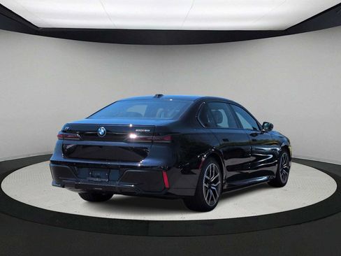 Used 2026 BMW i7 xDrive60 w/ M Sport Package RWD image 8