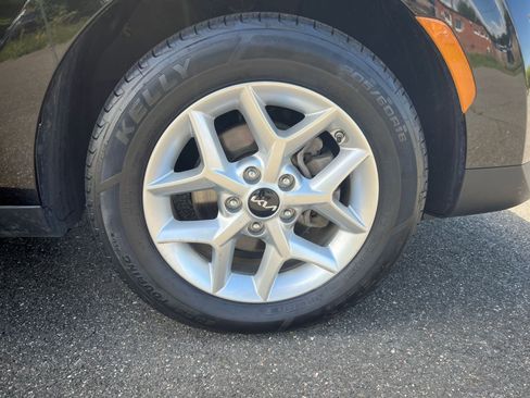 Used 2025 Kia Soul LX w/ LX Technology Package FWD image 28