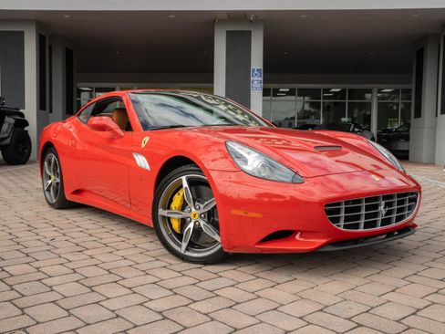 Used 2014 Ferrari California image 5