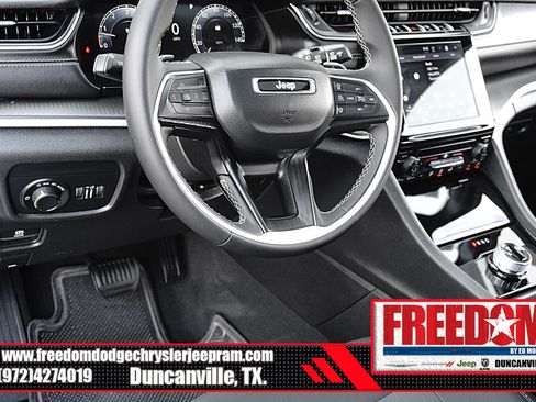 Certified 2025 Jeep Grand Cherokee L Laredo RWD image 27