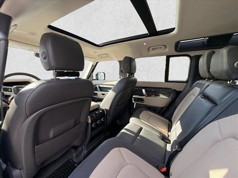 Used 2024 Land Rover Defender 110 X-Dynamic SE image 12