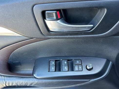 Used 2015 Toyota Highlander XLE AWD/4WD image 10