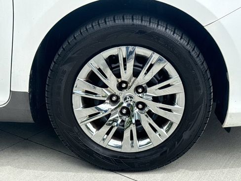 Used 2013 Toyota Camry FWD image 11
