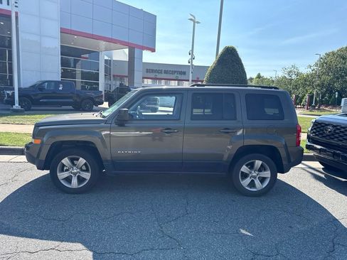 Used 2016 Jeep Patriot Latitude AWD/4WD image 10