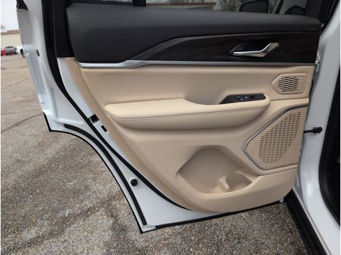 New 2026 Jeep Grand Cherokee Limited image 33