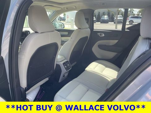 Used 2024 Volvo XC40 B5 Plus image 5