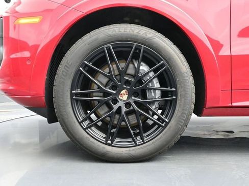 Used 2025 Porsche Cayenne image 6