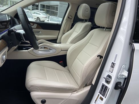 Certified 2025 Mercedes-Benz GLS 450 4MATIC image 23
