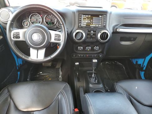 Used 2017 Jeep Wrangler Unlimited Sahara w/ Quick Order Package 24E Chief AWD/4WD image 7