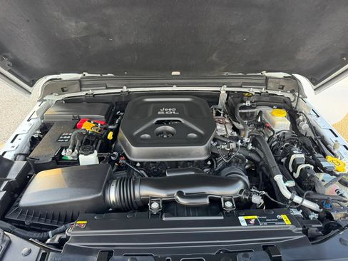 Used 2021 Jeep Wrangler Sport AWD/4WD image 38