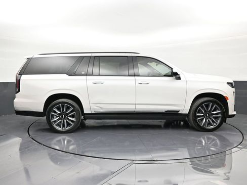 Certified 2024 Cadillac Escalade ESV Sport Platinum w/ Heavy-Duty Trailer Package AWD/4WD image 6