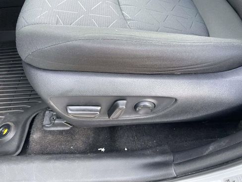 Used 2020 Toyota RAV4 XLE image 29