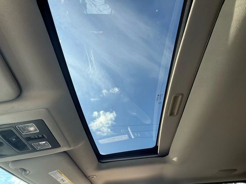 Used 2017 RAM 1500 Laramie image 30