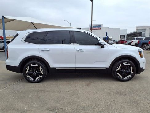 Used 2024 Kia Telluride EX image 8
