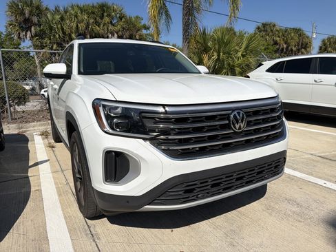 Used 2024 Volkswagen Atlas SE w/ Black Wheel Package image 1