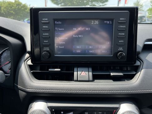 Used 2019 Toyota RAV4 LE AWD/4WD image 17