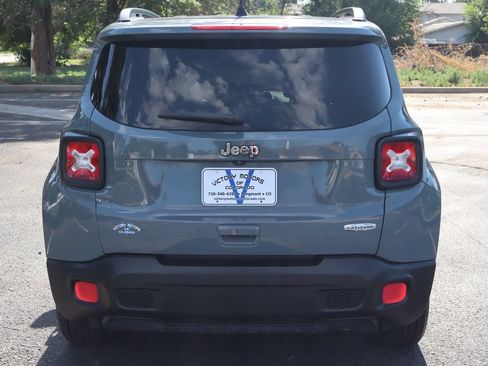 Used 2018 Jeep Renegade Latitude FWD image 6