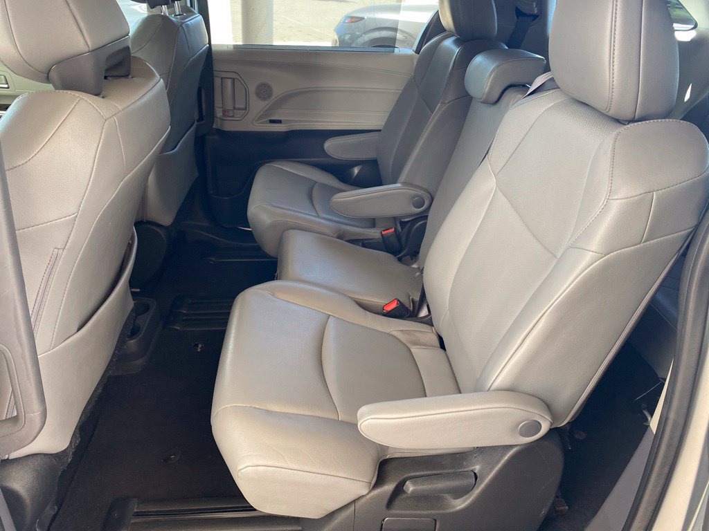 Used 2023 Toyota Sienna XLE FWD image 25
