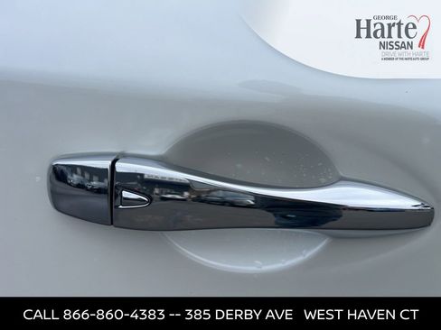 Used 2015 Nissan Pathfinder Platinum w/ Family Entertainment Package image 12