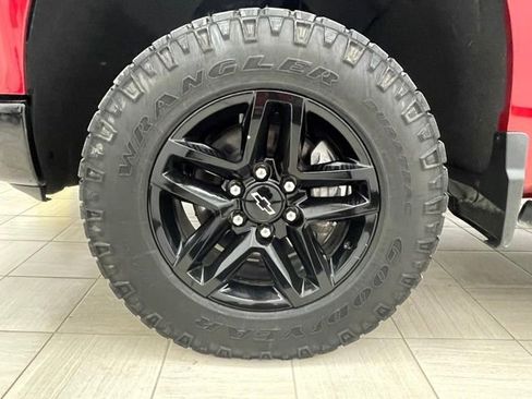 Certified 2022 Chevrolet Silverado 1500 LT Trail Boss w/ LPO, Dark Essentials Package image 8