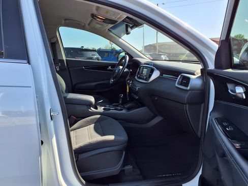 Used 2016 Kia Sorento FWD w/ LX Convenience Package image 24