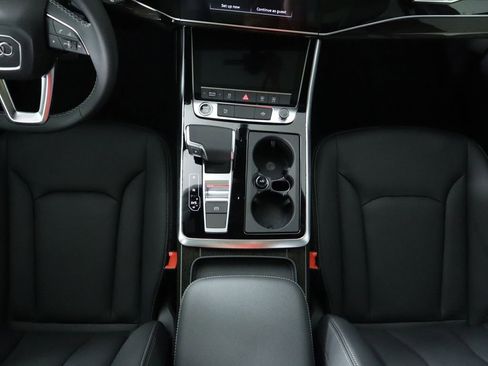 Certified 2025 Audi Q7 2.0T Premium image 18