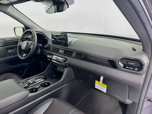 New 2025 Honda Pilot Black Edition image 32