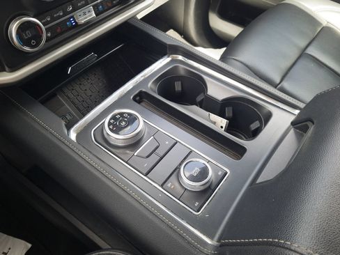 Used 2024 Ford Expedition XLT AWD/4WD image 23