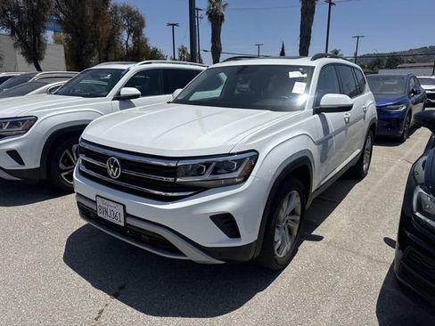Used 2021 Volkswagen Atlas SE w/ Panoramic Sunroof Package FWD image 3