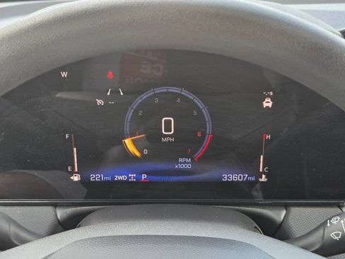 Used 2025 Chevrolet TrailBlazer LT AWD/4WD image 16