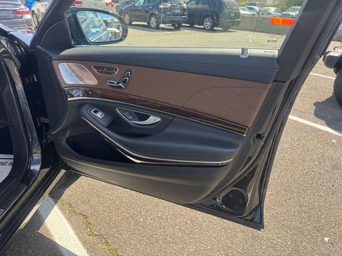 Used 2018 Mercedes-Benz S 560 4MATIC Sedan image 24