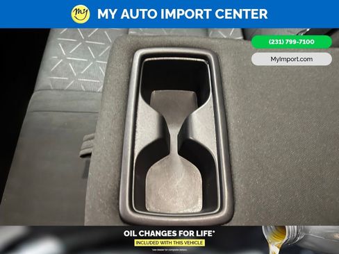 Used 2025 Toyota RAV4 XLE AWD/4WD image 25