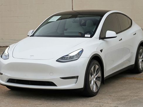 Used 2022 Tesla Model Y Long Range AWD/4WD image 46