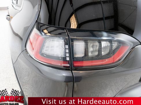Used 2019 Jeep Cherokee Limited FWD image 9