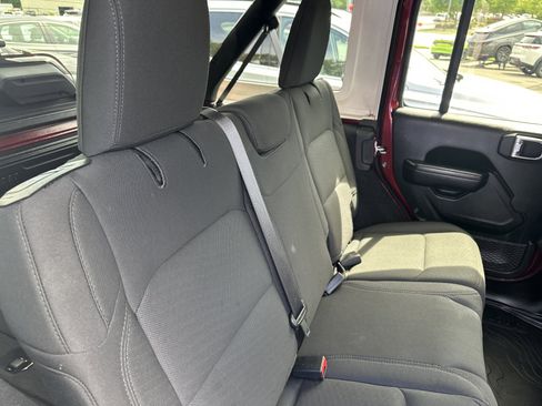 Used 2022 Jeep Wrangler Unlimited Sport AWD/4WD image 29