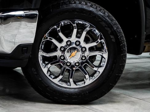 Used 2024 Chevrolet Silverado 3500 LTZ w/ LTZ Premium Package image 2