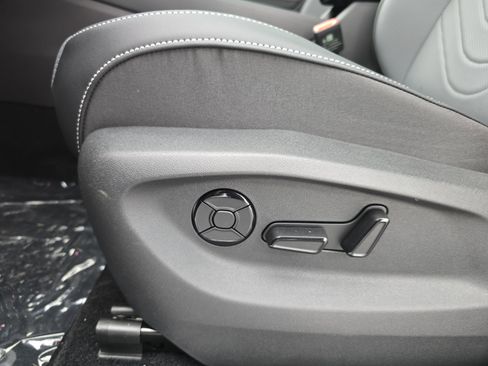 New 2026 Volkswagen Tiguan SE R-Line image 29