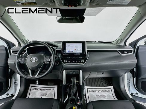Used 2023 Toyota Corolla Cross XLE w/ Convenience Package AWD/4WD image 12