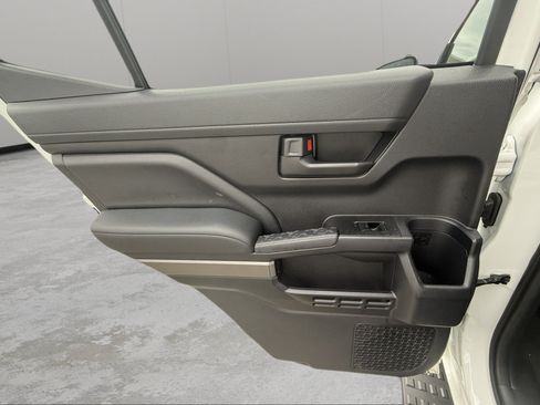 Used 2025 Toyota 4Runner SR5 AWD/4WD image 29