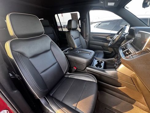 Used 2024 Chevrolet Suburban Premier w/ Premium Package image 15