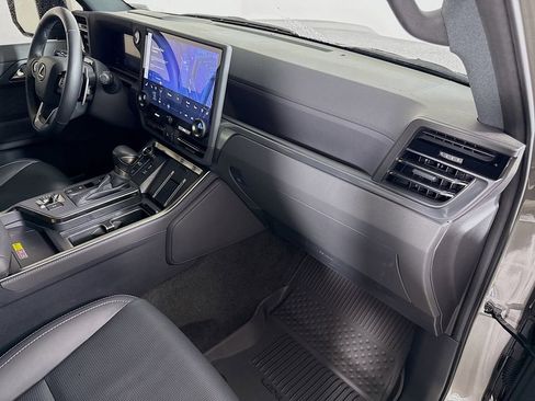 Certified 2024 Lexus GX 550 w/ Accessory Package (Z1) image 31