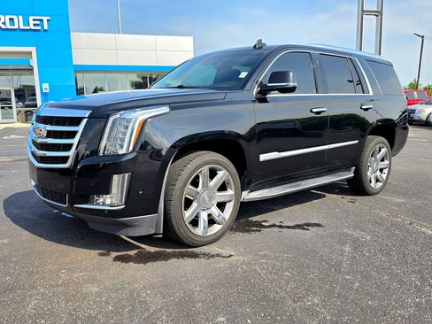 Used 2019 Cadillac Escalade Luxury AWD/4WD image 2