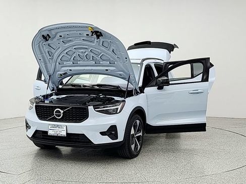 Certified 2026 Volvo XC40 B5 Plus AWD/4WD image 9