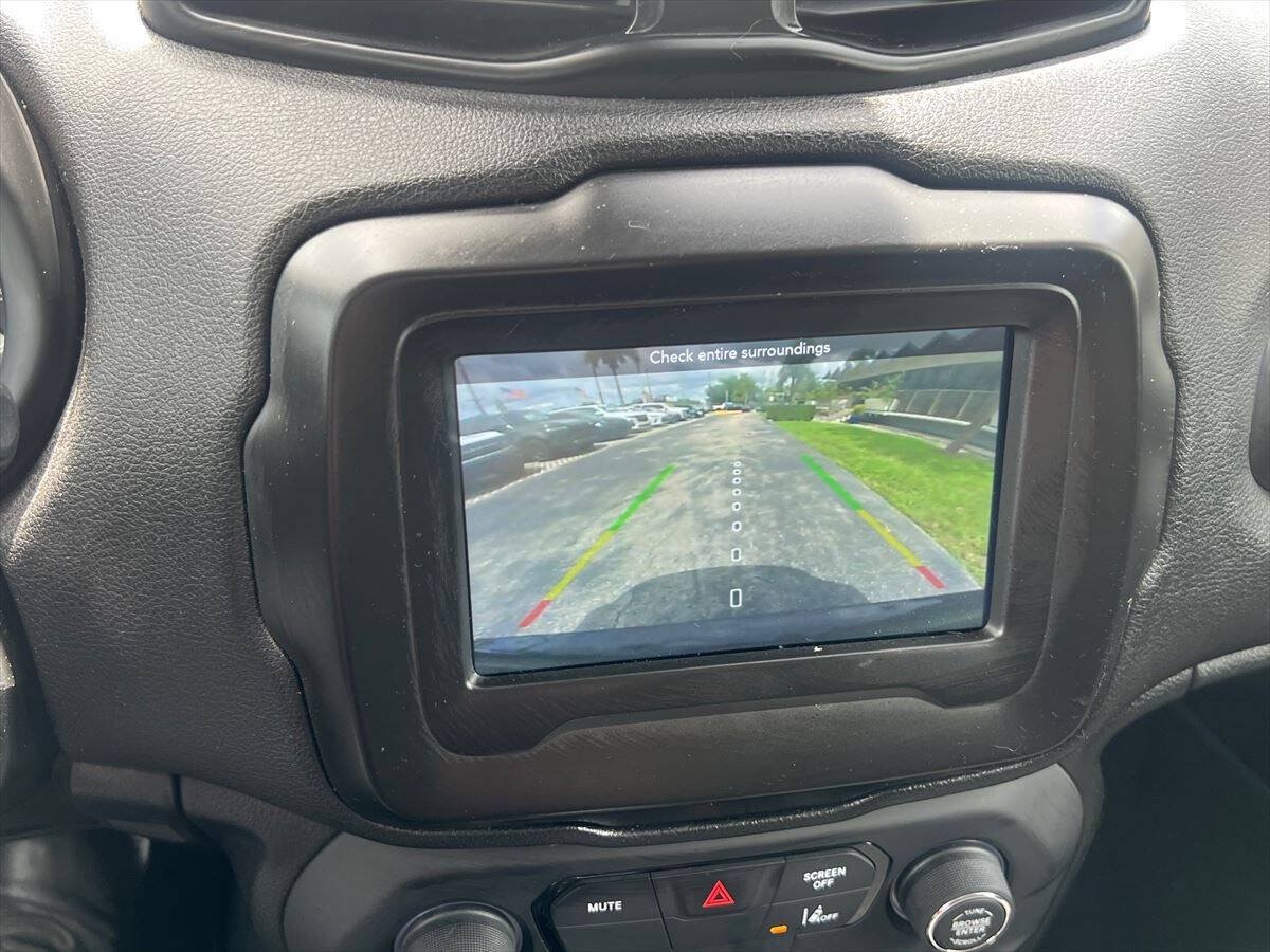 Used 2021 Jeep Renegade Latitude FWD image 13