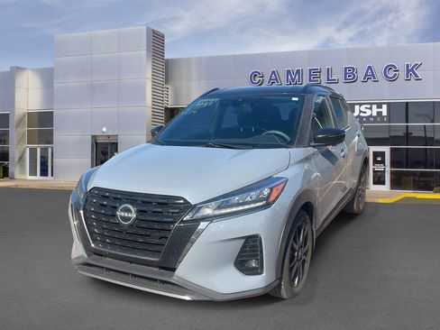 Used 2022 Nissan Kicks SR FWD image 2