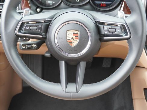 Used 2025 Porsche Macan AWD/4WD image 31