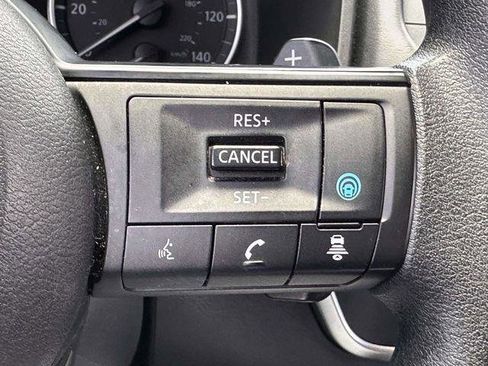 Used 2024 Nissan Rogue SV AWD/4WD image 18