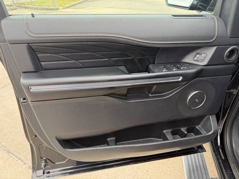 Used 2018 Ford Expedition Max Platinum image 13