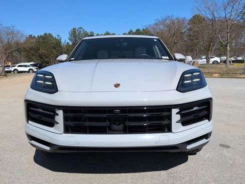 Used 2024 Porsche Cayenne image 8