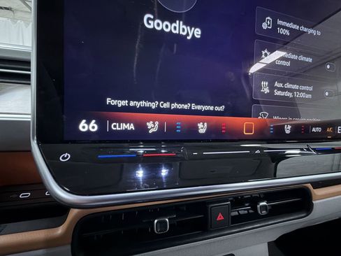 Used 2025 Volkswagen ID. Buzz 1st Edition image 24